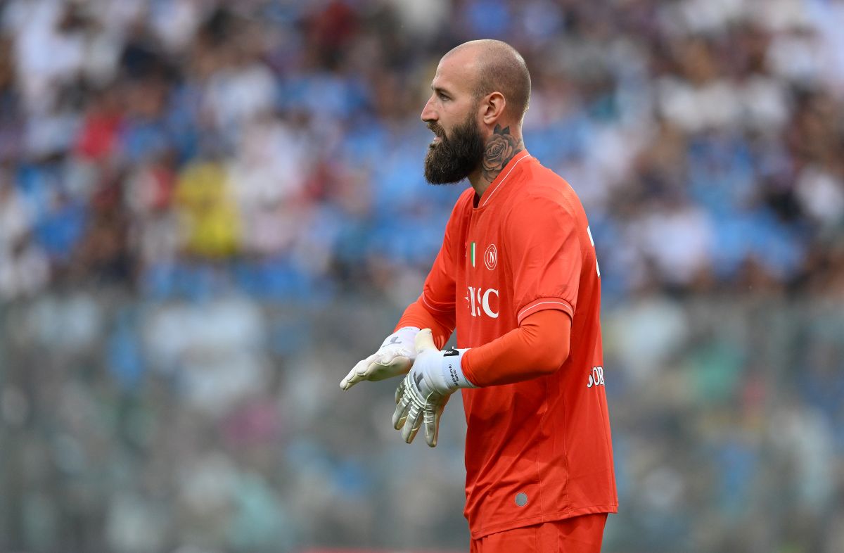 CASTEL DI SANGRO, ITALY - AUGUST 14: Vanja Milinkovic Savic of Napoli looks on during the pre-season friendly match between Napoli and Olympiacos at Stadio Teofilo Patini on August 14, 2025 in Castel di Sangro, Italy. (Photo by Giuseppe Bellini/Getty Images)