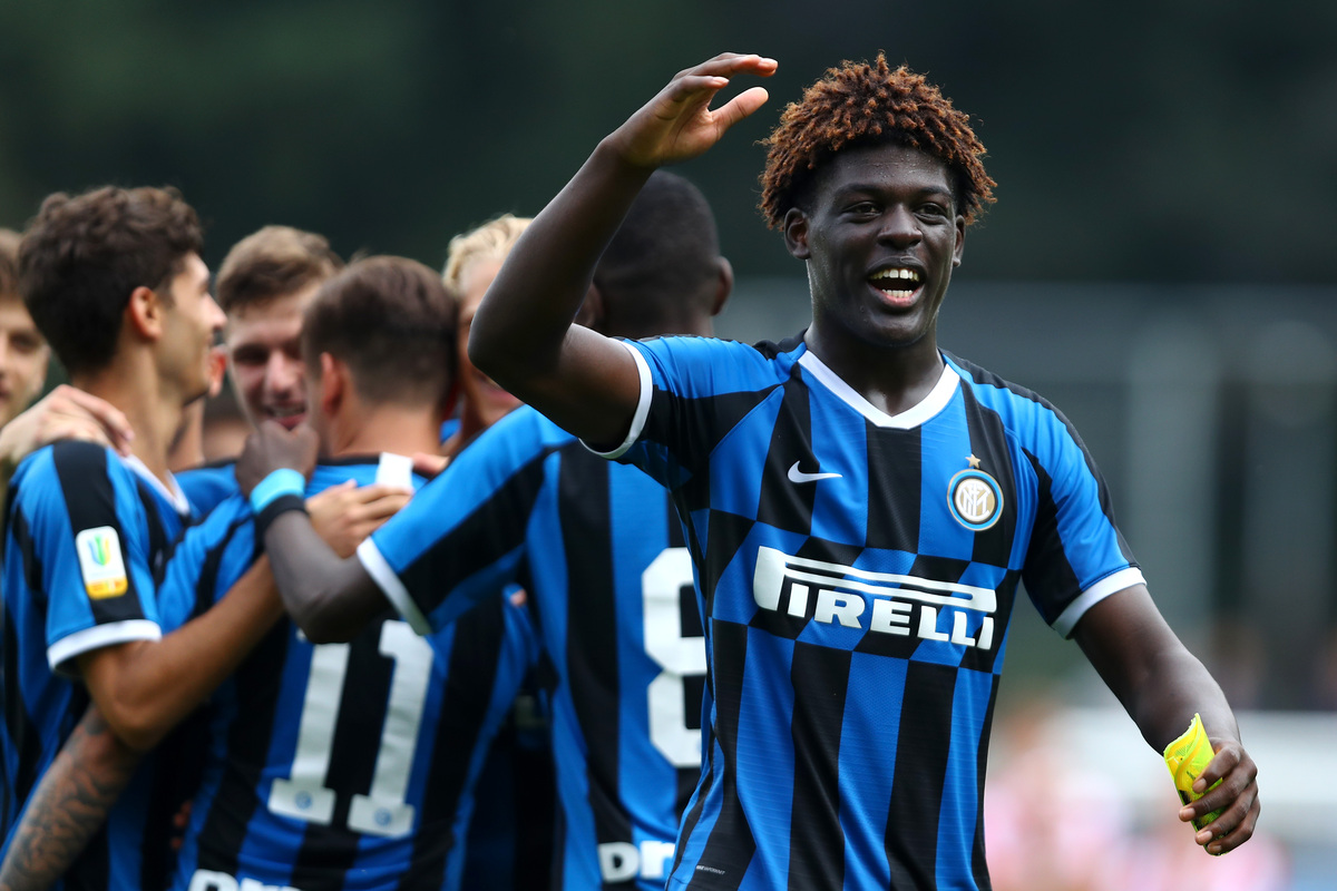 EINDHOVEN, NETHERLANDS - AUGUST 18:  Matias Fonseca #11 of Inter is congratulated by team mates Lorenzo Colombini, Chrystopher Attys, Etienne Ludovic Youte Kinkoue (foreground) and Elvis Rikard Lindkvist after he scores the winning penalty in The Otten Cup Final match between PSV Eindhoven and Internazionale or Inter Milan held at De Herdgang, the training ground & youth academy field of PSV Eindhoven on August 18, 2019 in Eindhoven, Netherlands. (Photo by Dean Mouhtaropoulos/Getty Images)