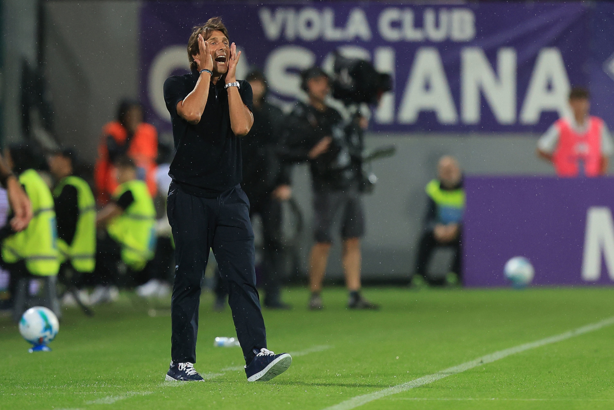 FLORENCE, ITALY - SEPTEMBER 13: Antonio Conte manager of SSC Napoli reacts during the Serie A match between ACF Fiorentina and SSC Napoli at Artemio Franchi on September 13, 2025 in Florence, Italy. (Photo by Gabriele Maltinti/Getty Images)