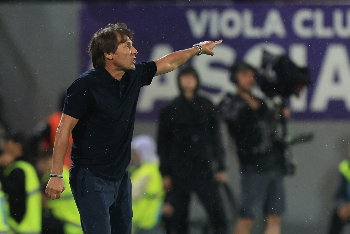 FLORENCE, ITALY - SEPTEMBER 13: Antonio Conte manager of SSC Napoli reacts during the Serie A match between ACF Fiorentina and SSC Napoli at Artemio Franchi on September 13, 2025 in Florence, Italy. (Photo by Gabriele Maltinti/Getty Images)