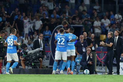 Naples, Italia - 22 September: Lorenzo Lucca dari SSC Napoli merayakan setelah mencetak gol ketiga timnya selama pertandingan Serie A antara SSC Napoli dan Pisa SC di Stadio Diego Armando Maradona pada 22 September 2025 di Naples, Italia. (Foto oleh Francesco Pecoraro/Getty Images)