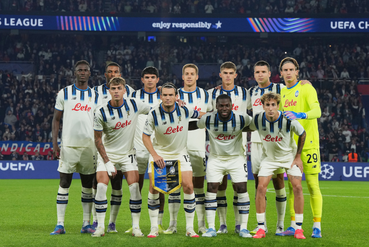  Players of Atalanta BC pose for a team photograph prior to the UEFA Champions League 2025/26 League Phase MD1 match between Paris Saint-Germain and Atalanta BC at Parc des Princes on September 17, 2025 in Paris, France. (Photo by Franco Arland/Getty Images)
