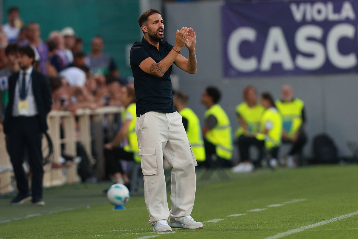 FLORENCE, Italia - 21 September: Manajer CESC Fabregas dari Como 1907 bereaksi selama pertandingan Serie A antara ACF Fiorentina dan Como 1907 di Artemio Franchi pada 21 September 2025 di Florence, Italia. (Foto oleh Gabriele Maltinti/Getty Images)