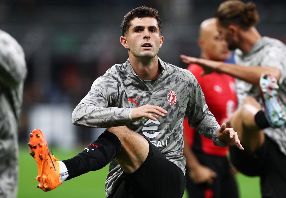 MILÃO, ITÁLIA - 28 DE SETEMBRO: Christian Pulisic do AC Milan se prepara antes da partida da Série A entre AC Milan e SSC Napoli no Estádio Giuseppe Meazza em 28 de setembro de 2025 em Milão, Itália. (Foto de Marco Luzani/Getty Images)