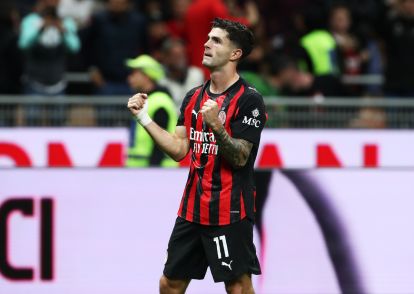 Milan, Italia - 28 September: Christian Pulisic dari AC Milan merayakan setelah mencetak gol selama pertandingan Serie A antara AC Milan dan SSC Napoli di Stadion Giuseppe Meazza pada 28 September 2025 di Milan, Italia. (Foto oleh Marco Luzzani/Getty Images)