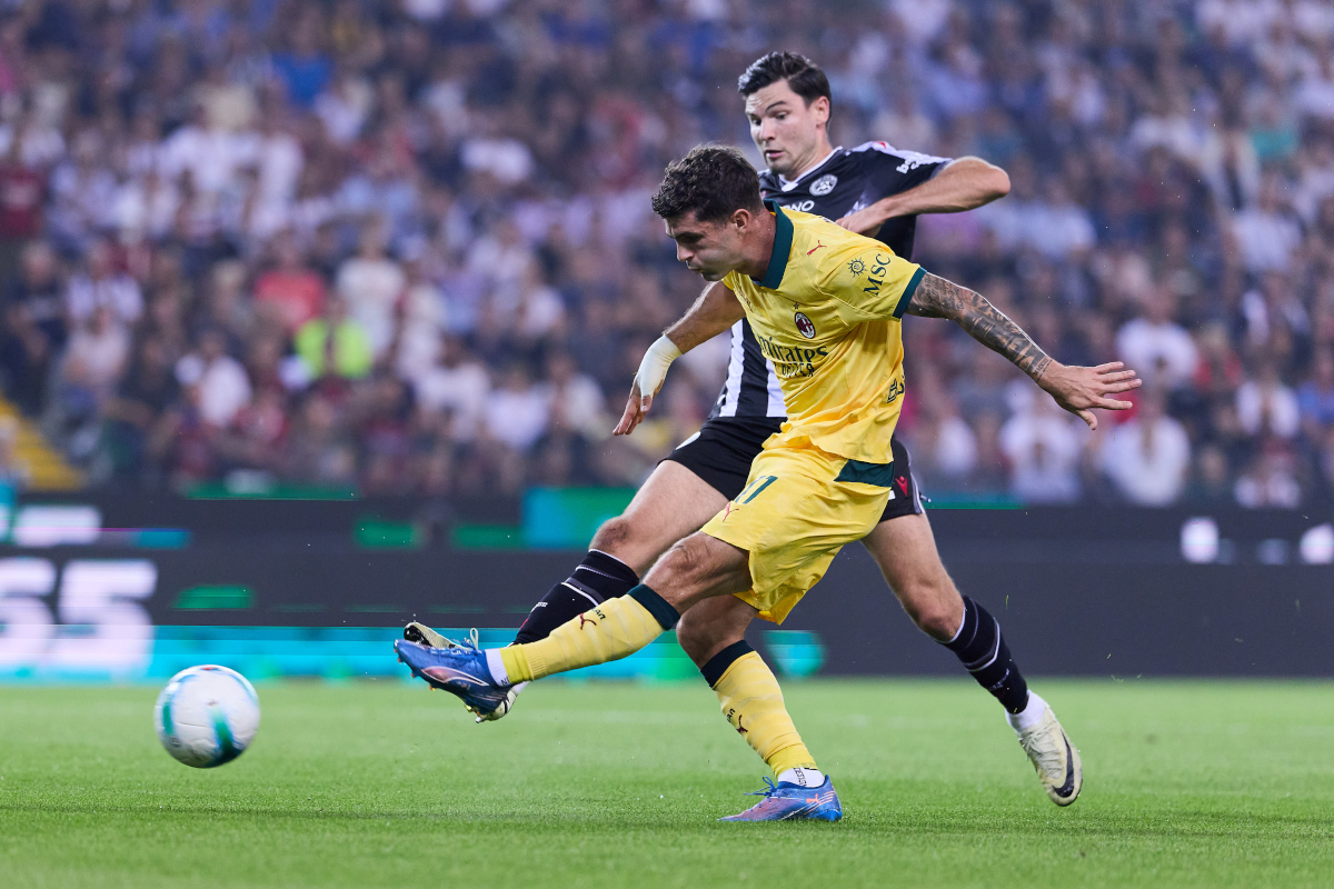 Christian Pulisic del AC Milan en acción