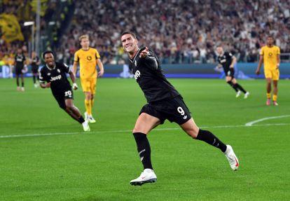 Turin, Italia - 16 September: Dusan Vlahovic dari Juventus merayakan mencetak gol kedua timnya selama pertandingan MD1 Liga Liga Liga UEFA 2025/26 antara Juventus dan Borussia Dortmund di Stadion Juventus pada 16 September 2025 di Turin, Italia. (Foto oleh Valerio Pennicino/Getty Images)