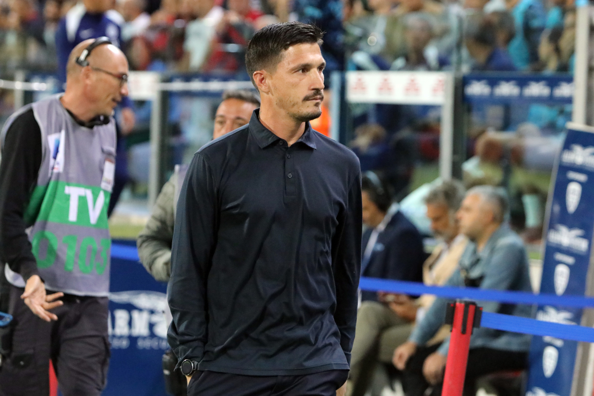 CAGLIARI, ITALY - SEPTEMBER 27: Fabio Pisacane coach of Cagliari looks on during the Serie A match between Cagliari Calcio and FC Internazionale at Stadio Sant'Elia on September 27, 2025 in Cagliari, Italy. (Photo by Enrico Locci/Getty Images)
