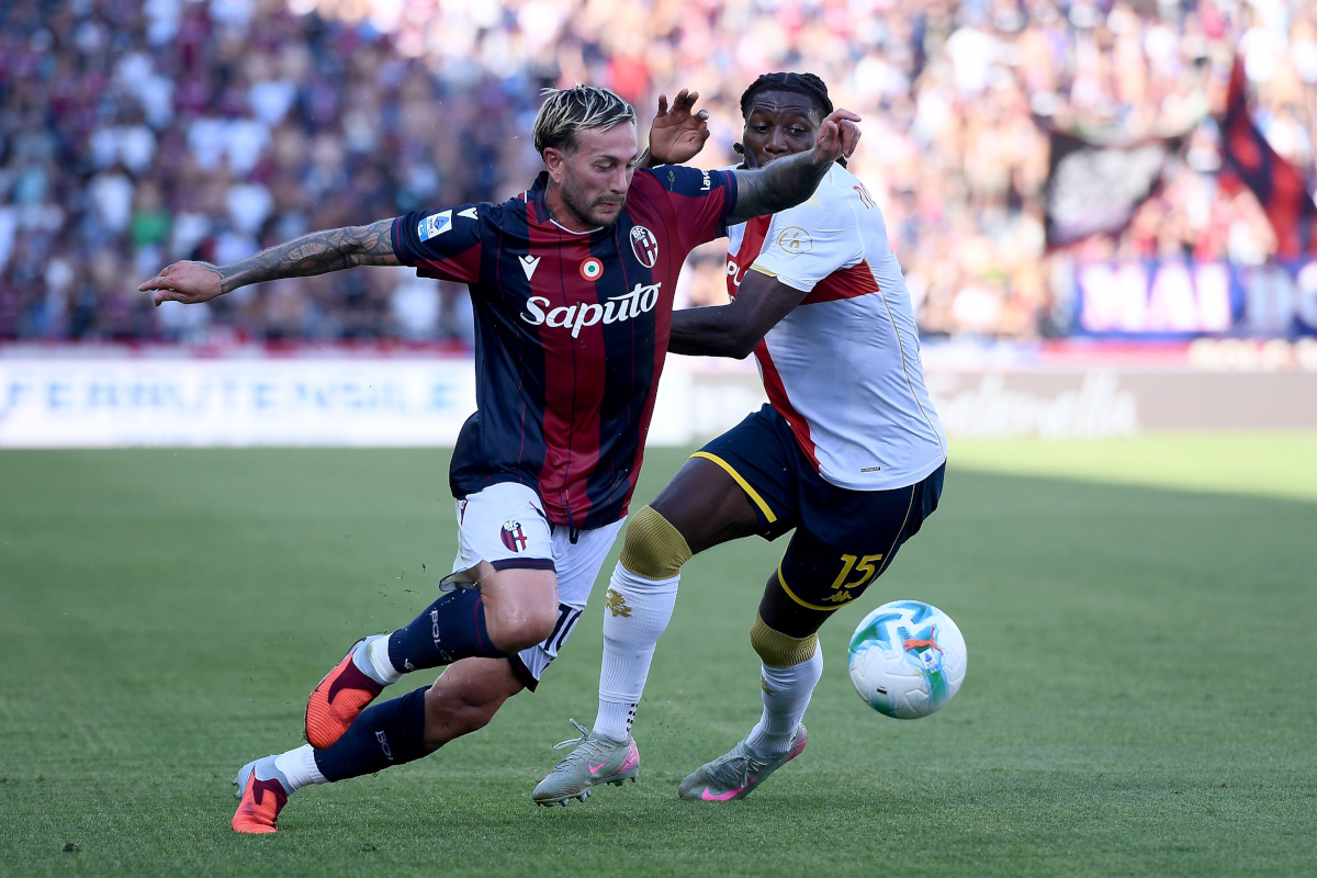 Federico Bernardeschi of Bologna FC competes for the ball with Brooke Norton Cuffy of Genoa CFC during the Serie A match between Bologna FC 1909 and Genoa CFC at Renato Dall'Ara Stadium on September 20, 2025 in Bologna, Italy. (Photo by Alessandro Sabattini/Getty Images)