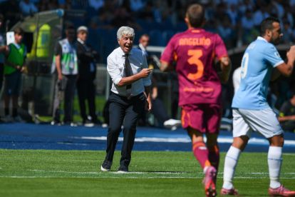 ROME, Italia - 21 September: Pelatih kepala Gian Piero Gasperini dari As Roma Gestures selama pertandingan Serie A antara SS Lazio dan sebagai Roma di Stadio Olimpico pada 21 September 2025 di Roma, Italia. (Foto oleh Silvia Lore/Getty Images)