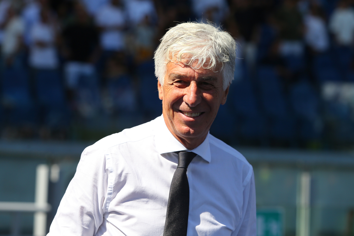 ROME, ITALY - SEPTEMBER 21: Gian Piero Gasperini, Head Coach of AS Roma, looks on during the Serie A match between SS Lazio and AS Roma at Stadio Olimpico on September 21, 2025 in Rome, Italy. (Photo by Paolo Bruno/Getty Images)