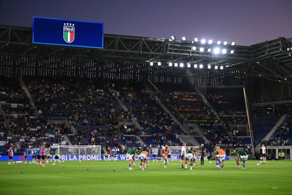 Bergamo, Italia - 05 September: Pemain Italia selama pemanasan selama pertandingan kualifikasi Piala Dunia FIFA 2026 antara Italia dan Estonia di Stadio di Bergamo pada 05 September 2025 di Bergamo, Italia. (Foto oleh matttia Ozbot/Getty Images)