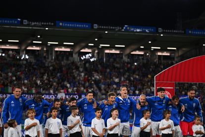 Bergamo, Italia - 05 September: Pemain Italia selama Lagu Kebangsaan selama pertandingan kualifikasi Piala Dunia FIFA 2026 antara Italia dan Estonia di Stadio di Bergamo pada 05 September 2025 di Bergamo, Italia. (Foto oleh matttia Ozbot/Getty Images)