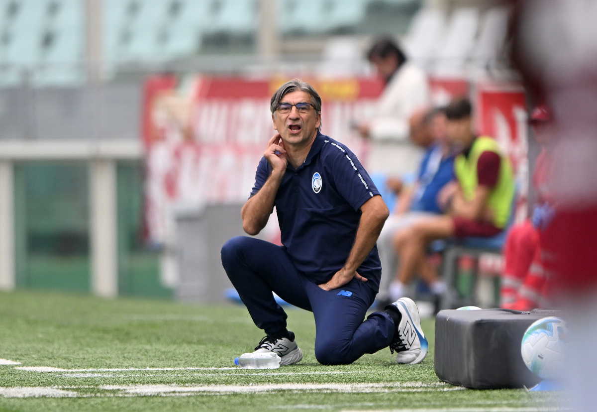 Serie A | Torino 0-3 Atalanta: Krstovic double on Lookman comeback iTURIN, ITALY - SEPTEMBER 21: Ivan Juric, Manager of Atalanta BC issues instructions during the Serie A match between Torino FC and Atalanta BC at Stadio Olimpico di Torino on September 21, 2025 in Turin, Italy. (Photo by Chris Ricco/Getty Images)
