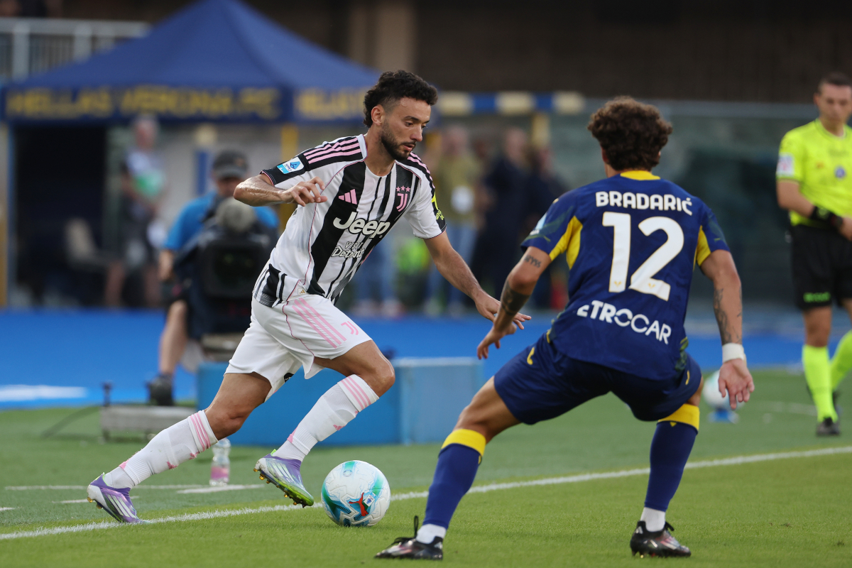 VERONA, ITALY - SEPTEMBER 20: Joao Mario of Juventus FC is challenged by Domagoj Bradaric of Hellas Verona during the Serie A match between Hellas Verona FC and Juventus FC at Stadio Marcantonio Bentegodi on September 20, 2025 in Verona, Italy. (Photo by Francesco Scaccianoce/Getty Images)