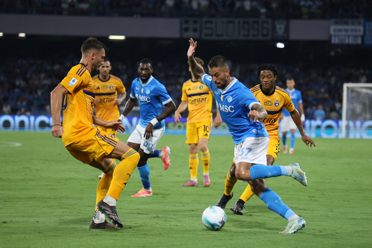NAPLES, ITALY - SEPTEMBER 22: Leonardo Spinazzola of SSC Napoli in action during the Serie A match between SSC Napoli and Pisa SC at Stadio Diego Armando Maradona on September 22, 2025 in Naples, Italy. (Photo by Francesco Pecoraro/Getty Images)