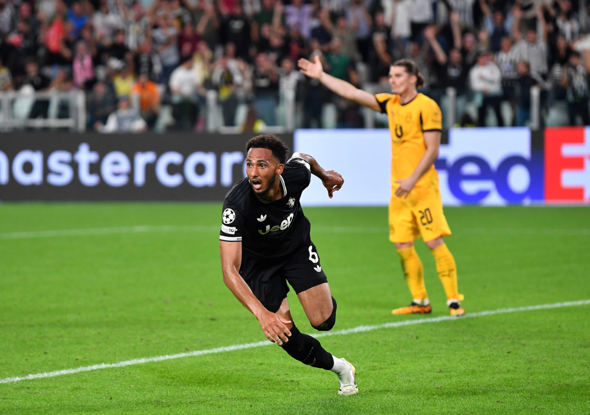 TURIN, ITALIE - 16 SEPTEMBRE : Lloyd Kelly, de la Juventus, célèbre son quatrième but lors du match de la phase de groupes de la Ligue des champions 2025/26 entre la Juventus et le Borussia Dortmund au Juventus Stadium, le 16 septembre 2025 à Turin, en Italie. (Photo de Valerio Pennicino/Getty Images)