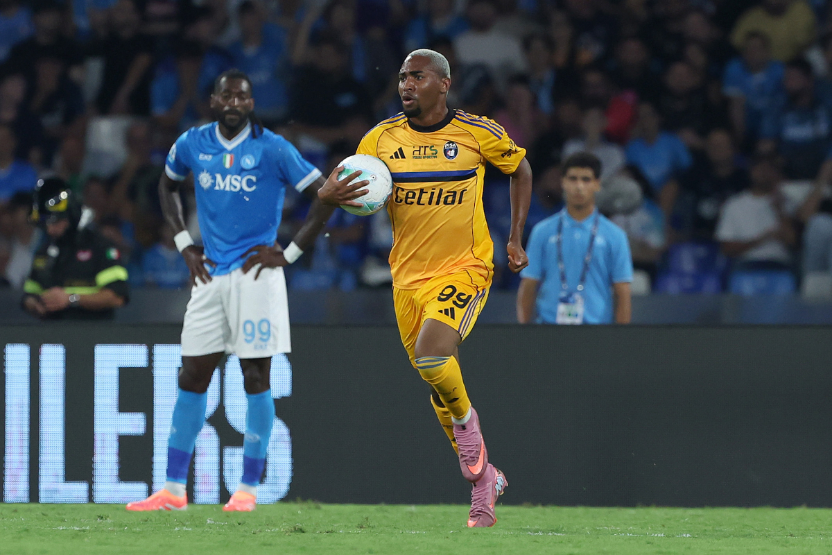 NAPLES, ITALY - SEPTEMBER 22: Lorran of Pisa SC celebrates after scoring his side second goal during the Serie A match between SSC Napoli and Pisa SC at Stadio Diego Armando Maradona on September 22, 2025 in Naples, Italy. (Photo by Francesco Pecoraro/Getty Images)
