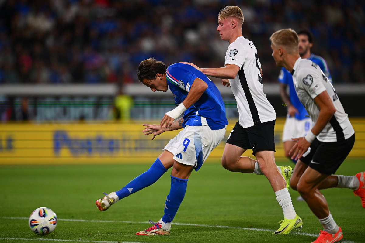 BERGAMO, ITALY - SEPTEMBER 05: Mateo Retegui of Italy scores his team's a second goal during the FIFA World Cup 2026 qualifier match between Italy and Estonia at Stadio di Bergamo on September 05, 2025 in Bergamo, Italy. (Photo by Mattia Ozbot/Getty Images)
