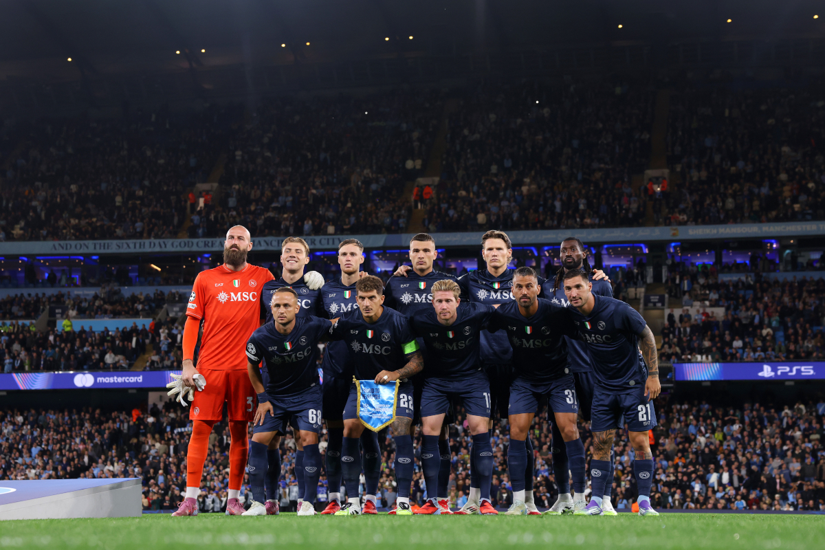 MANCHESTER, ENGLAND - SEPTEMBER 18: Players of Napoli pose for a team photograph prior to the UEFA Champions League 2025/26 League Phase MD1 match between Manchester City and SSC Napoli at City of Manchester Stadium on September 18, 2025 in Manchester, England. (Photo by Ryan Pierse/Getty Images)