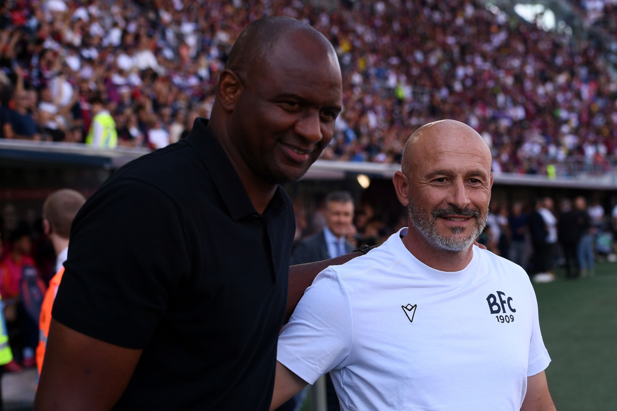 BOLOGNA, ITALY - SEPTEMBER 20:  Vincenzo Italiano head coach of Bologna FC and Patrick Vieira head coach of Genoa CFC during the Serie A match between Bologna FC 1909 and Genoa CFC at Renato Dall'Ara Stadium on September 20, 2025 in Bologna, Italy. (Photo by Alessandro Sabattini/Getty Images)