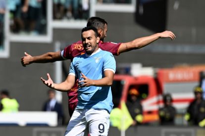 Roma, Italia - 21 September: Pedro Rodriguez dari SS Lazio bereaksi selama pertandingan Serie A antara SS Lazio dan sebagai Roma di Stadio Olimpico pada 21 September 2025 di Roma, Italia. (Foto oleh Marco Rosi - SS Lazio/Getty Images)
