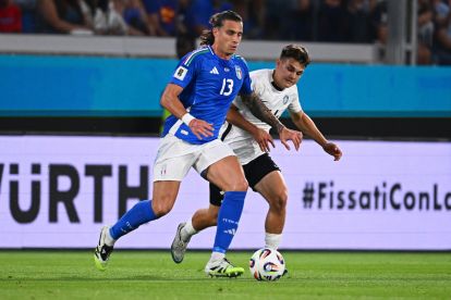 BERGAMO, ITALY - SEPTEMBER 05: Riccardo Calafiori of Italy in action during the FIFA World Cup 2026 qualifier match between Italy and Estonia at Stadio di Bergamo on September 05, 2025 in Bergamo, Italy. (Photo by Mattia Ozbot/Getty Images)