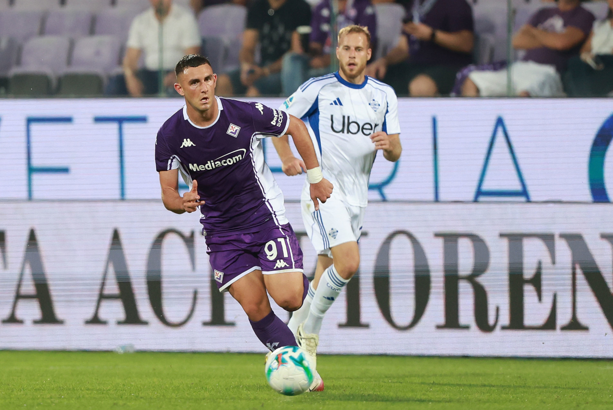 FLORENCE, ITALY - SEPTEMBER 21: Roberto Piccoli of ACF Fiorentina in action during the Serie A match between ACF Fiorentina and Como 1907 at Artemio Franchi on September 21, 2025 in Florence, Italy. (Photo by Gabriele Maltinti/Getty Images)