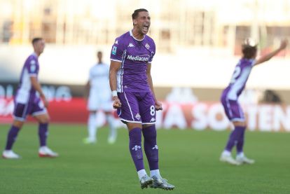 FLORENCE, ITALY - SEPTEMBER 21: Rolando Mandragora of ACF Fiorentina celebrates after scoring a goal during the Serie A match between ACF Fiorentina and Como 1907 at Artemio Franchi on September 21, 2025 in Florence, Italy. (Photo by Gabriele Maltinti/Getty Images)
