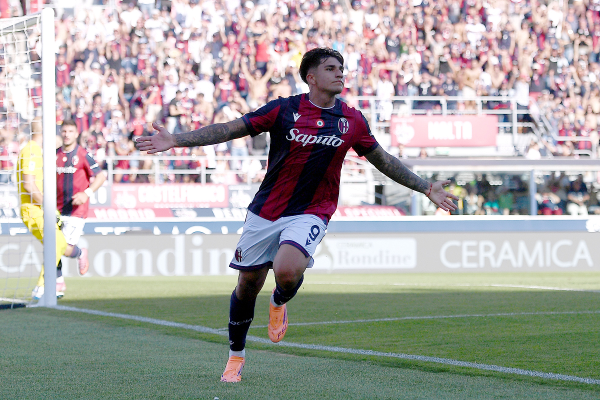 BOLOGNA, ITALY - SEPTEMBER 20: Santiago Castro of Bologna FC celebrates after scoring the 1-1 goal during the Serie A match between Bologna FC 1909 and Genoa CFC at Renato Dall'Ara Stadium on September 20, 2025 in Bologna, Italy. (Photo by Alessandro Sabattini/Getty Images)