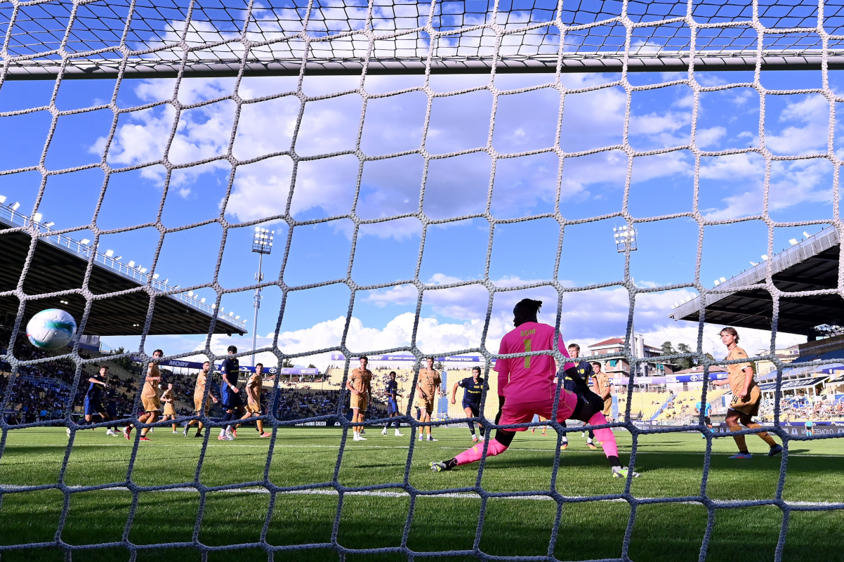 PARMA, ITALY - SEPTEMBER 24: Sascha Britschgi of Parma Calcio scores the opening goal during the Coppa Italia match between Parma Calcio and Spezia at Ennio Tardini on September 24, 2025 in Parma, Italy. (Photo by Alessandro Sabattini/Parma Calcio 1913 via Getty Images)