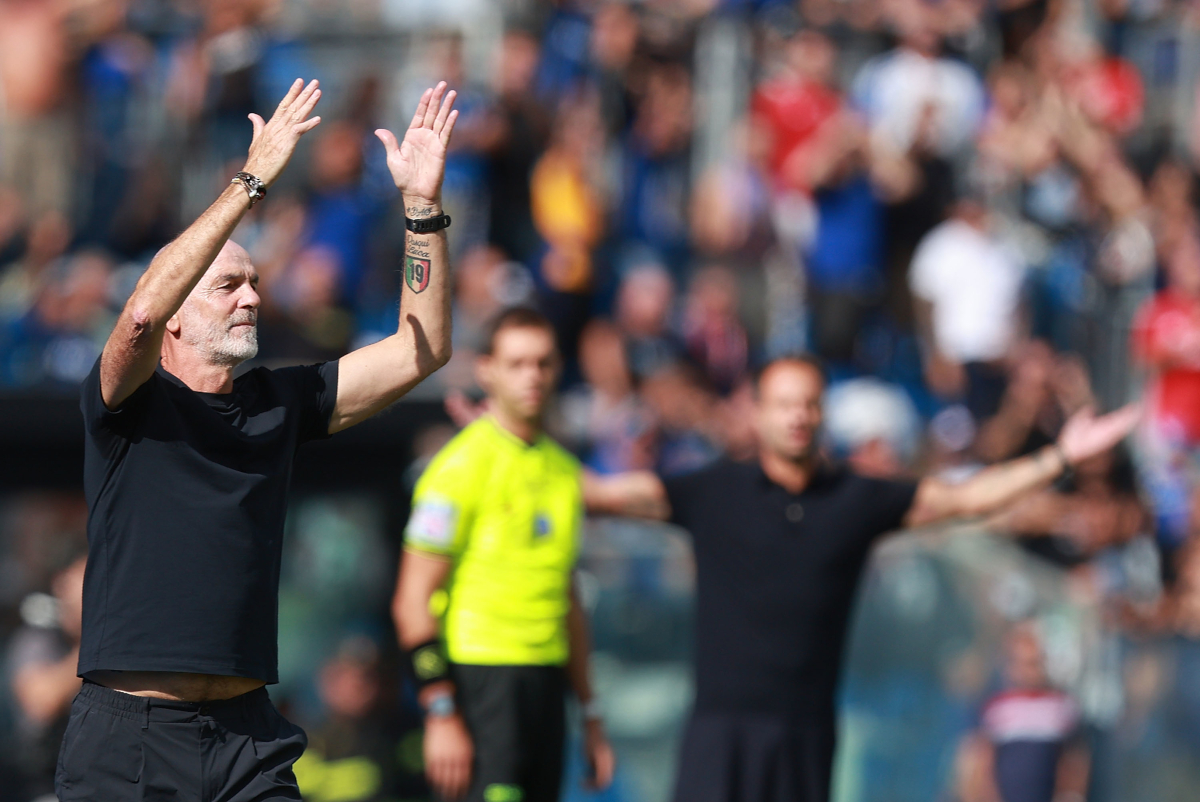 Stefano Pioli, treinador da ACF Fiorentina, reage durante o jogo contra o Pisa.