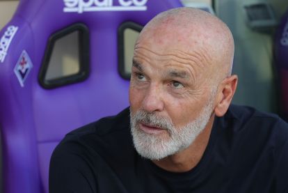 FLORENCE, Italia - 21 September: Pelatih kepala Stefano Pioli Manager ACF Fiorentina melihat selama pertandingan Serie A antara ACF Fiorentina dan Como 1907 di Artemio Franchi pada 21 September 2025 di Florence, Italia. (Foto oleh Gabriele Maltinti/Getty Images)