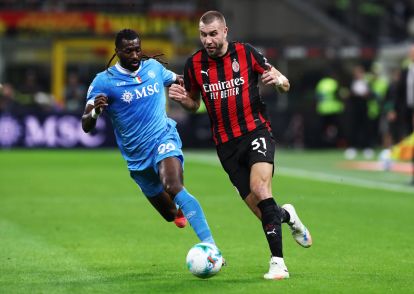 MILAN, ITALY - SEPTEMBER 28: Strahinja Pavlovic of AC Milan is challenged by Frank Anguissa of Napoli during the Serie A match between AC Milan and SSC Napoli at Giuseppe Meazza Stadium on September 28, 2025 in Milan, Italy. (Photo by Marco Luzzani/Getty Images)