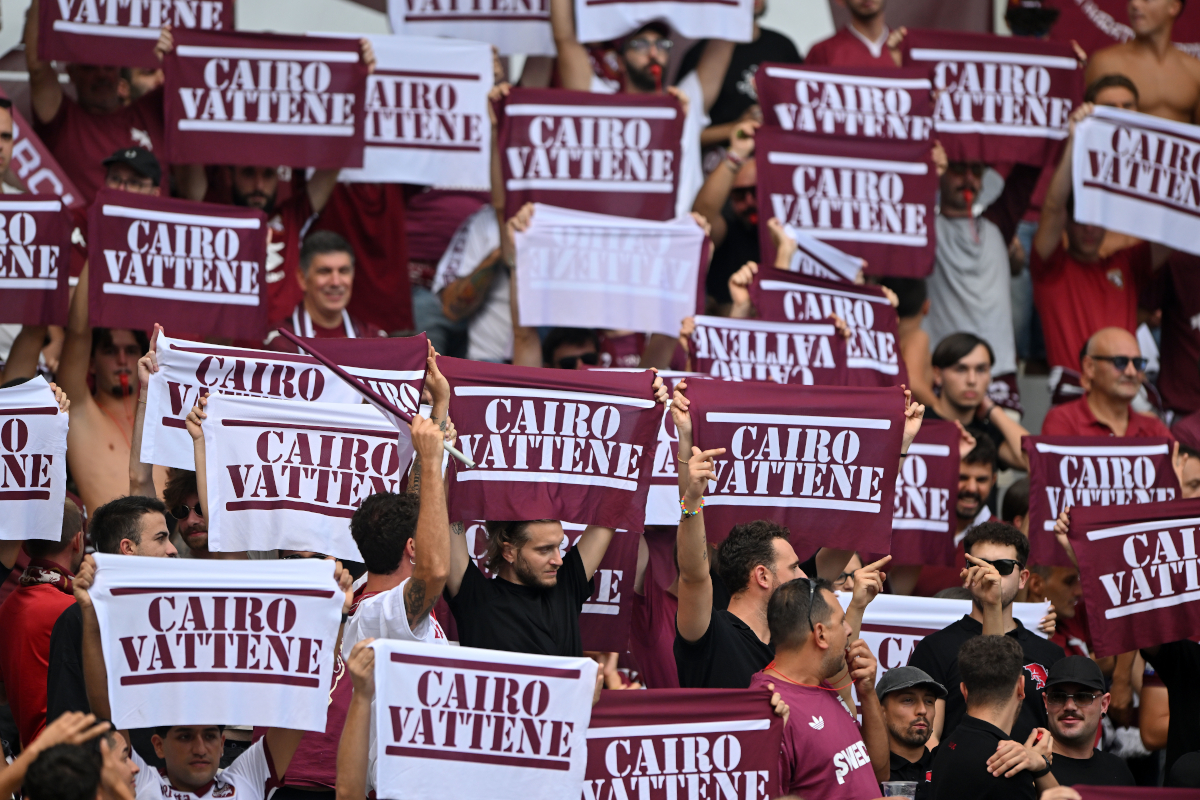 TURIN, ITALY - SEPTEMBER 21: Fans of Torino FC hold up banners in protest of Urbano Cairo, President of Torino FC during the Serie A match between Torino FC and Atalanta BC at Stadio Olimpico di Torino on September 21, 2025 in Turin, Italy. (Photo by Chris Ricco/Getty Images)