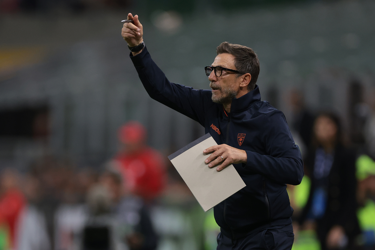 MILAN, ITALY - SEPTEMBER 23: Eusebio Di Francesco Head Coach of US Lecce reacts during the Coppa Italia Frecciarossa Round of 16 match between AC Milan and US Lecce at Giuseppe Meazza Stadium on September 23, 2025 in Milan, Italy. (Photo by Jonathan Moscrop/Getty Images)