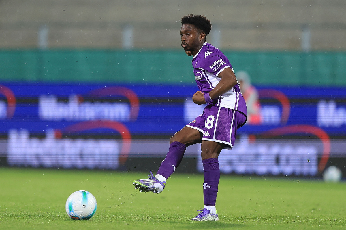 FLORENCE, ITALY - SEPTEMBER 13: Tariq Lamptey of ACF Fiorentina in action during the Serie A match between ACF Fiorentina and SSC Napoli at Artemio Franchi on September 13, 2025 in Florence, Italy. (Photo by Gabriele Maltinti/Getty Images)