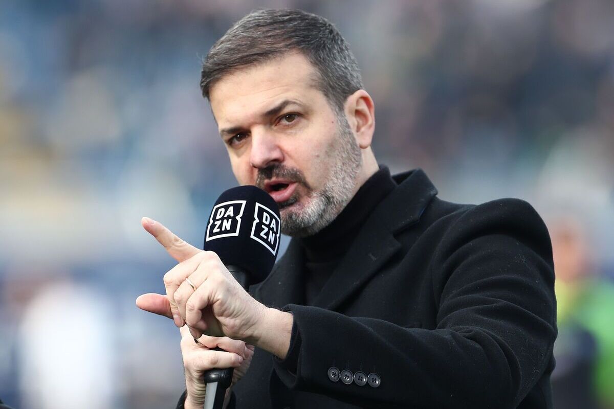 COMO, ITALY - FEBRUARY 23: Former Inter head coach Andrea Stramaccioni of DAZN looks on during the Serie A match between Como 1907 and SSC Napoli at Stadio G. Sinigaglia on February 23, 2025 in Como, Italy. (Photo by Marco Luzzani/Getty Images)