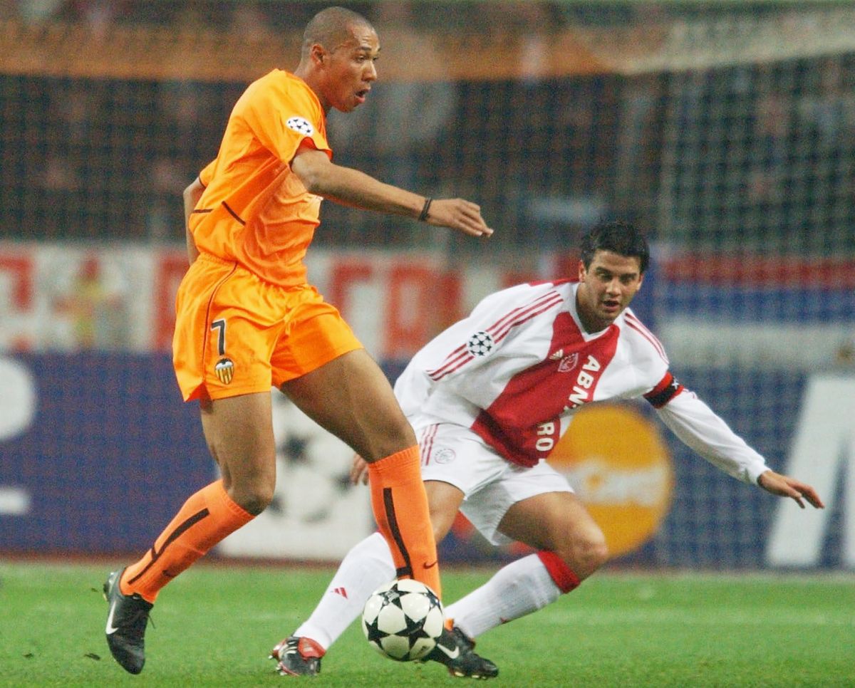 Inter coach Chivu reunites with Ajax in Champions League clash of cultures AMSTERDAM, NETHERLANDS - MARCH 11: Champions League 02/03, Amsterdam; Ajax Amsterdam - FC Valencia; John CAREW/VALENCIA, Cristian CHIVU/AMSTERDAM (Photo by Christof Koepsel/Bongarts/Getty Images)