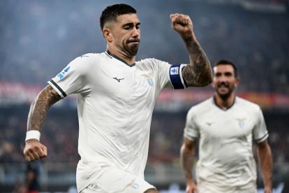 GENOA, Italia - 29 September: Mattia Zaccagni dari SSO Celebracs gol ketiga selama pertandingan Seri A antara Genoa CFC dan SS Lazio di Stadion Luigi Ferrars pada 29 September 2025 di Genoa, Italia. (Foto oleh Marco Rosi - SS Lazio/Getty Images)