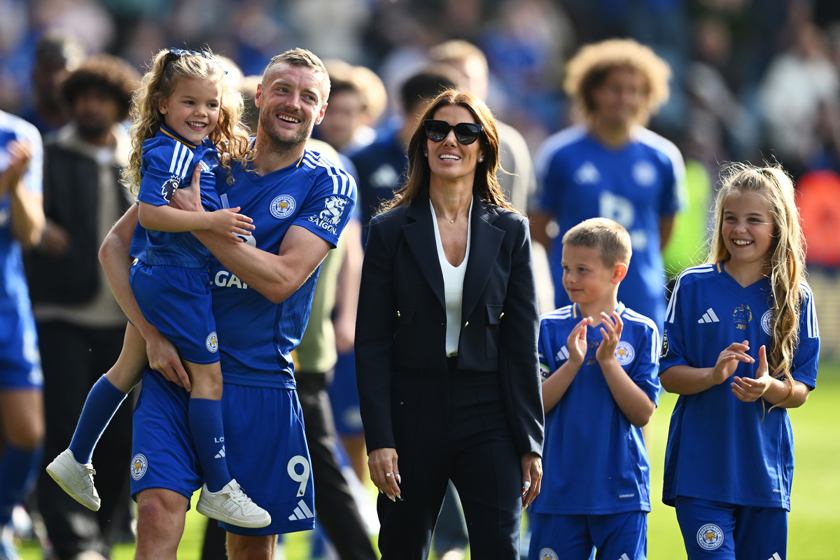 Jamie Vardy com a família após o último jogo pelo Leicester