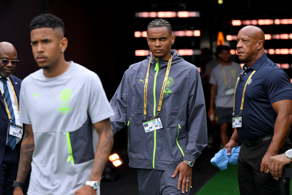PHILADELPHIA, PENNSYLVANIA - JUNE 18: Manuel Akanji #25 of Manchester City walks onto the pitch during warm ups prior to the FIFA Club World Cup 2025 group G match between Manchester City FC and Wydad AC at Lincoln Financial Field on June 18, 2025 in Philadelphia, Pennsylvania. (Photo by David Ramos/Getty Images)