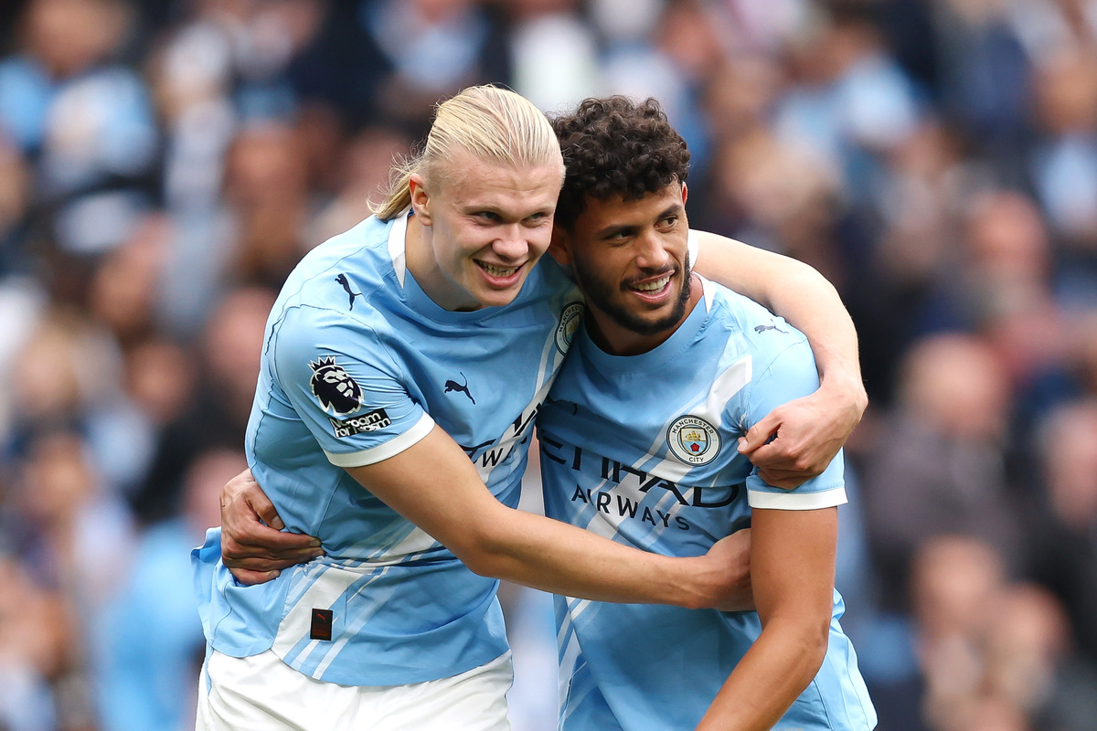 MANCHESTER, ENGLAND - SEPTEMBER 27: Erling Haaland of Manchester City celebrates scoring his team's fifth goal with teammate Matheus Nunes during the Premier League match between Manchester City and Burnley at Etihad Stadium on September 27, 2025 in Manchester, England. (Photo by Matt McNulty/Getty Images)