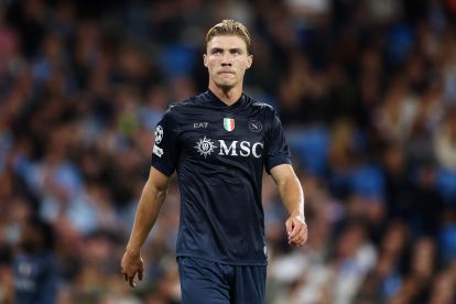 MANCHESTER, ENGLAND - SEPTEMBER 18: Rasmus Hojlund of Napoli looks on during the UEFA Champions League 2025/26 League Phase MD1 match between Manchester City and SSC Napoli at City of Manchester Stadium on September 18, 2025 in Manchester, England. (Photo by Dan Istitene/Getty Images)