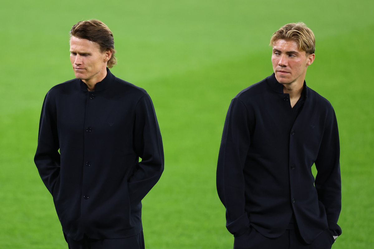 Conte: ‘Napoli didn’t come here to play the victim, we’re here to play the game’ MANCHESTER, ENGLAND - SEPTEMBER 17: Scott McTominay and Rasmus Hojlund of SSC Napoli inspect the pitch during a stadium familiarisation ahead of the UEFA Champions League 2025/26 League Phase MD1 against Manchester City at City of Manchester Stadium on September 17, 2025 in Manchester, England. (Photo by Molly Darlington/Getty Images)