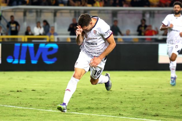 LECCE, ITALY - SEPTEMBER 19: Andrea Belotti of Cagliari celebrates after scoring his team's second goal goal during the Serie A match between US Lecce and Cagliari Calcio at Stadio Via del Mare on September 19, 2025 in Lecce, Italy. (Photo by Maurizio Lagana/Getty Images)