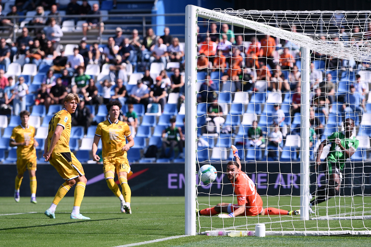 SASSUOLO, ITALY - SEPTEMBER 28: Ismael Kone of Sassuolo scores his team's second goal during the Serie A match between US Sassuolo Calcio and Udinese Calcio at Mapei Stadium Citta del Tricolore on September 28, 2025 in Sassuolo, Italy. (Photo by Alessandro Sabattini/Getty Images)