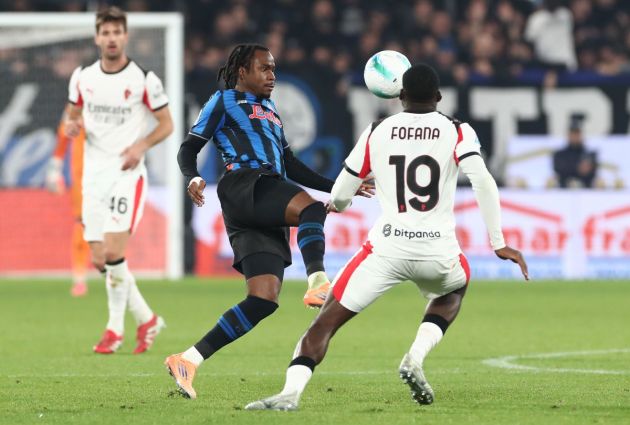 BERGAMO, ITALY - OCTOBER 28: Ademola Lookman of Atalanta BC competes for the ball with Youssouf Fofana of AC Milan during the Serie A match between Atalanta BC and AC Milan at New Balance Arena on October 28, 2025 in Bergamo, Italy. (Photo by Marco Luzzani/Getty Images)