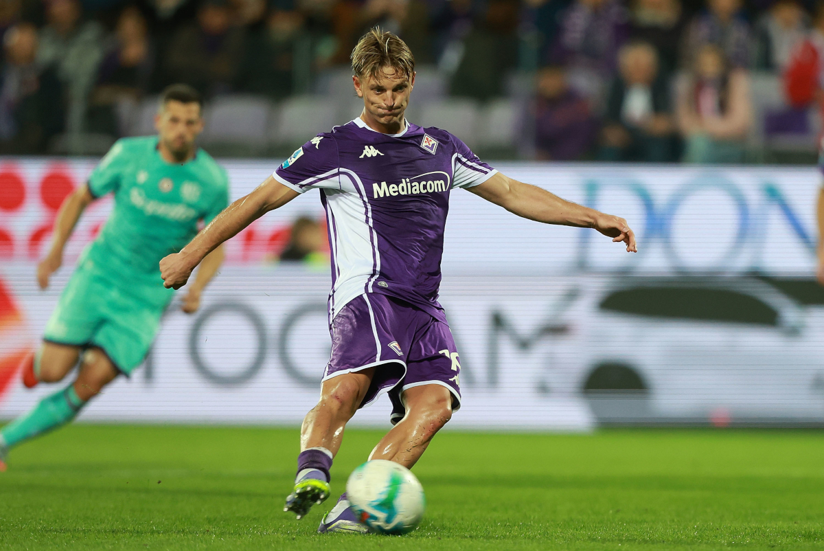 FLORENCE, ITALY - OCTOBER 26: Albert Gudmundsson of ACF Fiorentina scores a goal during the Serie A match between ACF Fiorentina and Bologna FC 1909 at Artemio Franchi on October 26, 2025 in Florence, Italy. (Photo by Gabriele Maltinti/Getty Images)