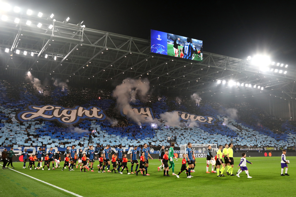 BERGAMO, ITALY - OCTOBER 22: Players of Atalanta BC and Slavia Praha walk out onto the pitch prior to the UEFA Champions League 2025/26 League Phase MD3 match between Atalanta BC and SK Slavia Praha at Stadio di Bergamo on October 22, 2025 in Bergamo, Italy. (Photo by Marco Luzzani/Getty Images)